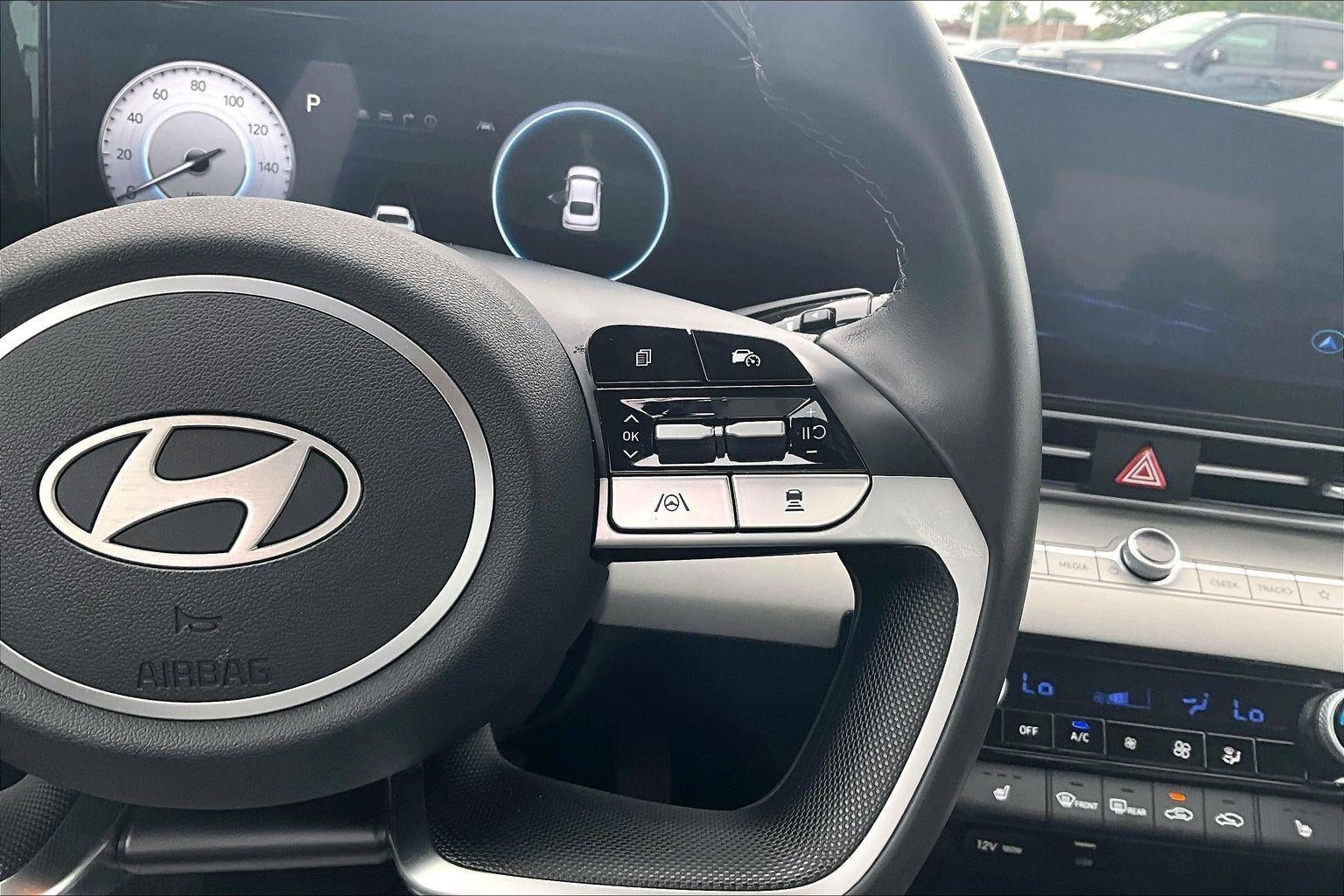 2025 Hyundai Elantra Limited - Photo 19