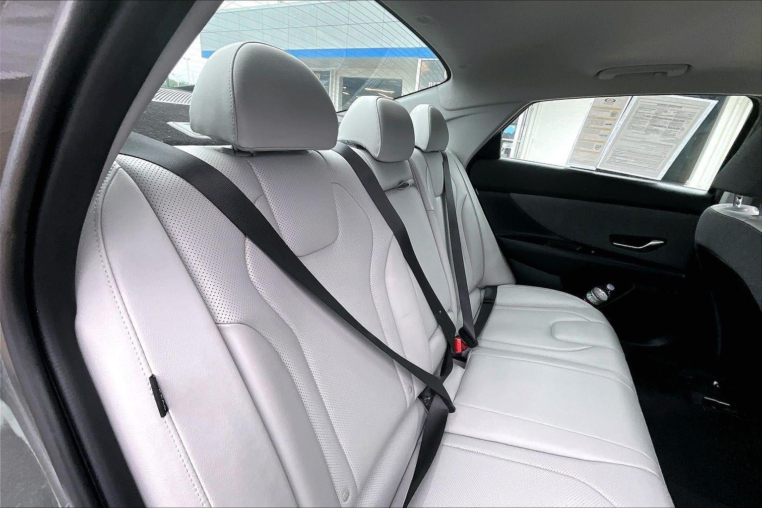 2025 Hyundai Elantra Limited - Photo 23