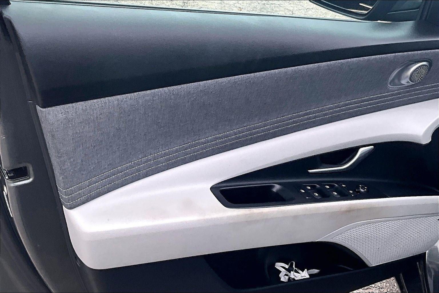 2025 Hyundai Elantra Limited - Photo 24