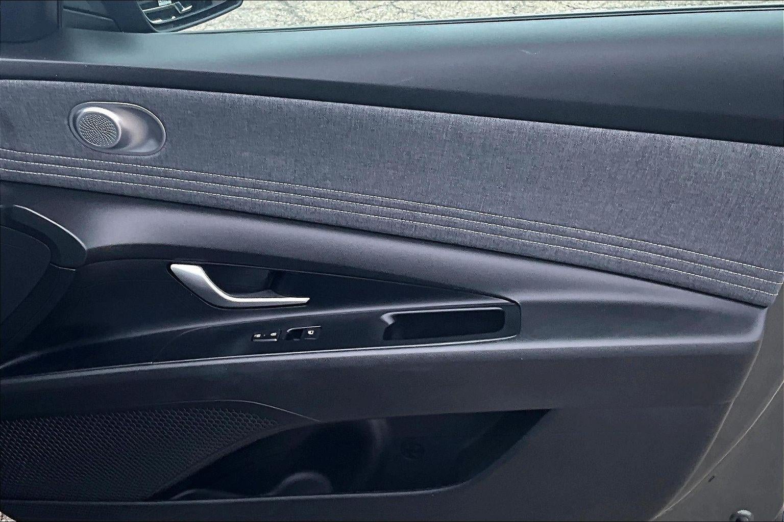 2025 Hyundai Elantra Limited - Photo 25