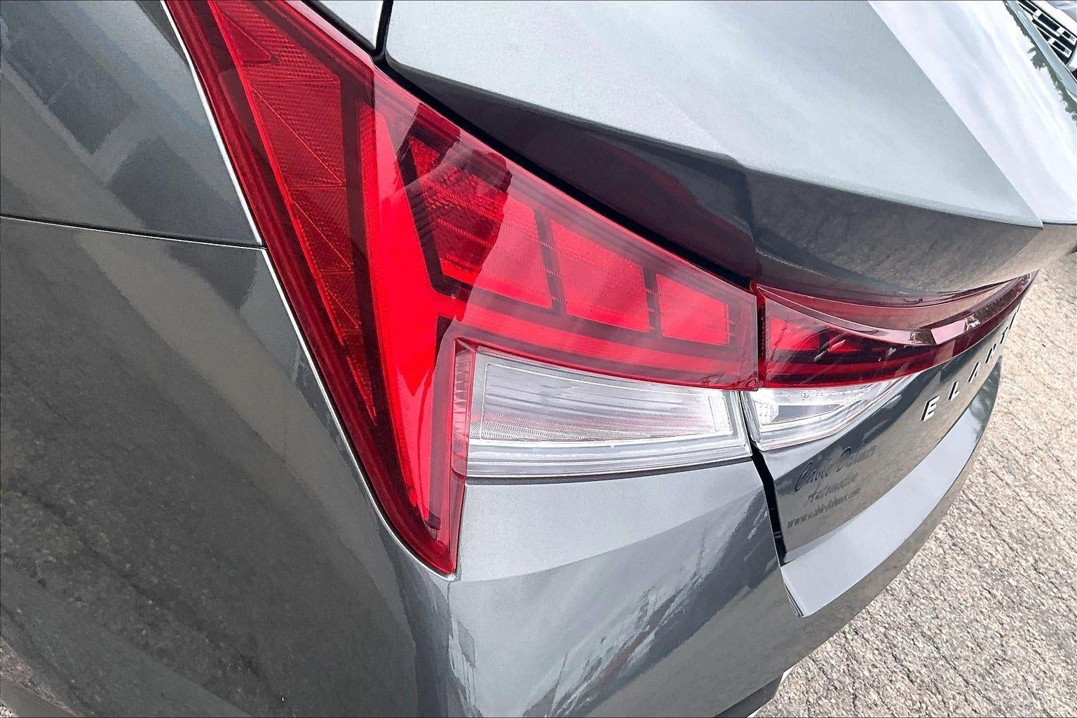 2025 Hyundai Elantra Limited - Photo 27