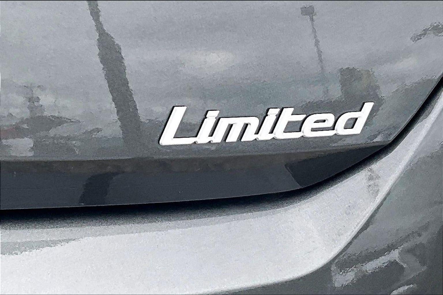 2025 Hyundai Elantra Limited - Photo 30