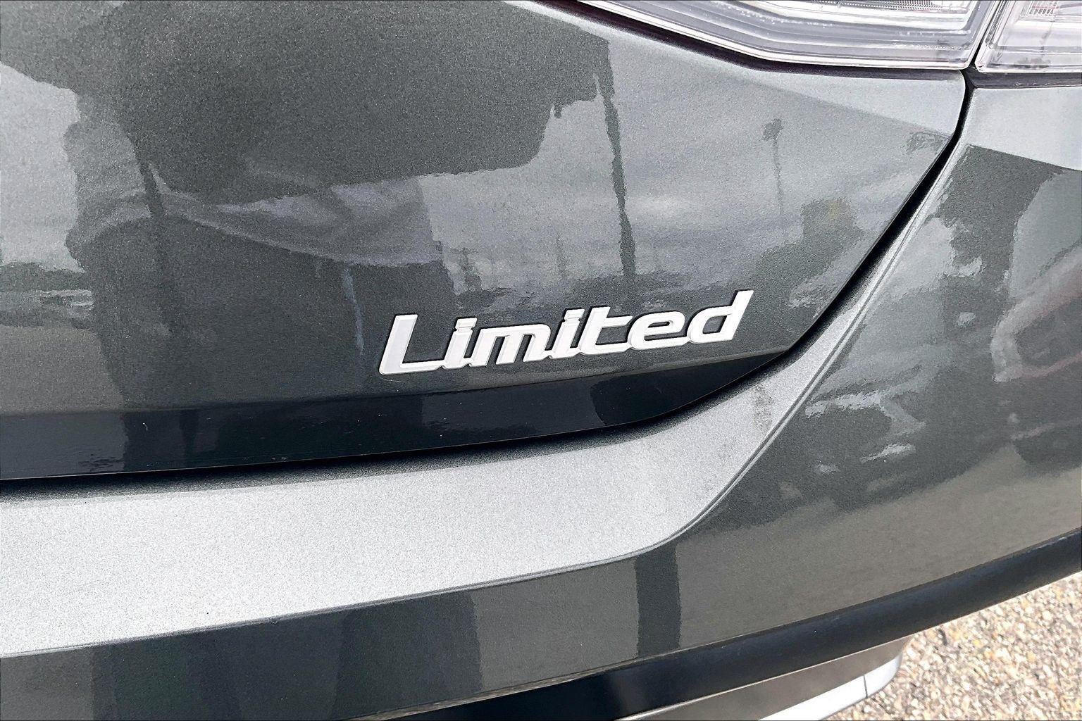 2025 Hyundai Elantra Limited - Photo 8