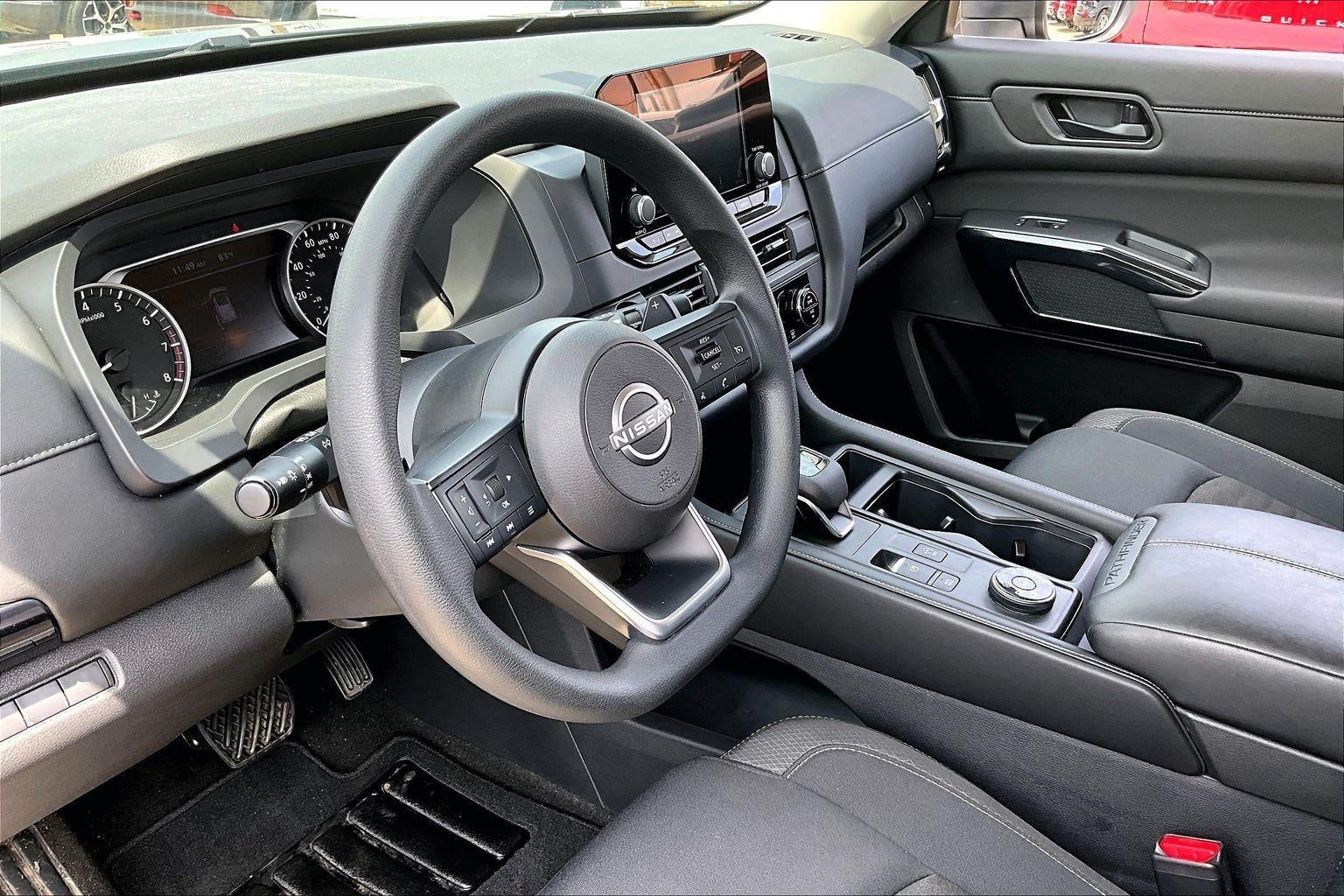 2025 Nissan Pathfinder S