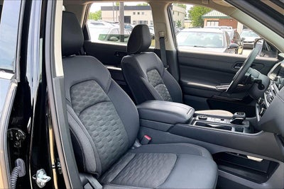 2025 Nissan Pathfinder S