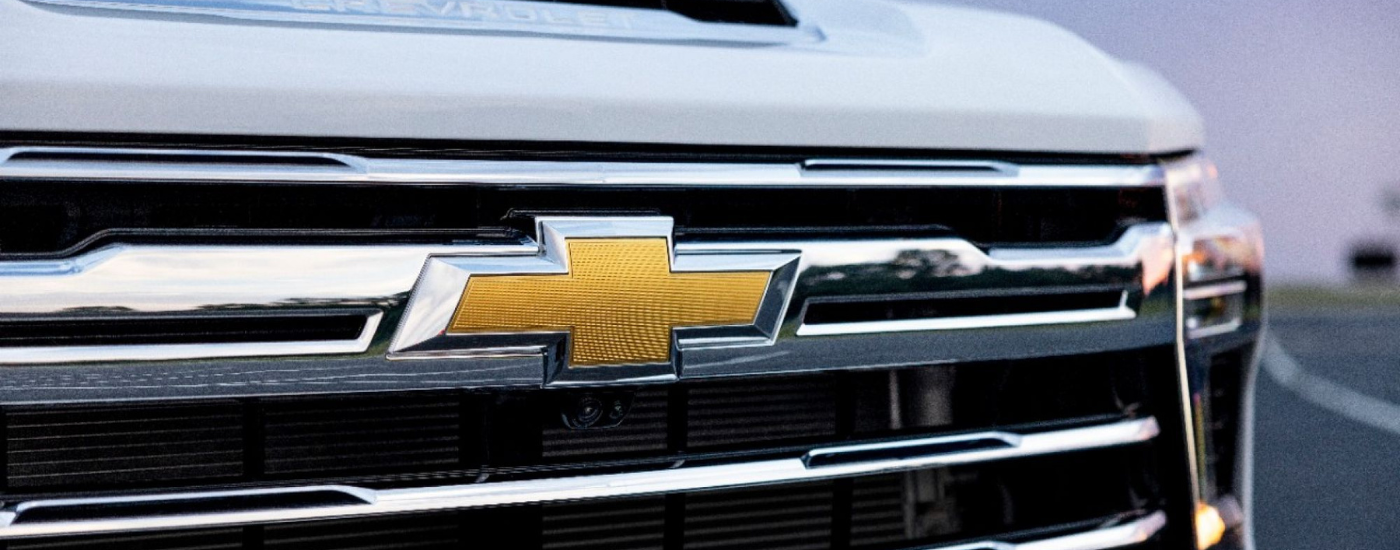 Chrome grille and Chevy Logo on a silver 2026 Chevy Silverado 2500 HD